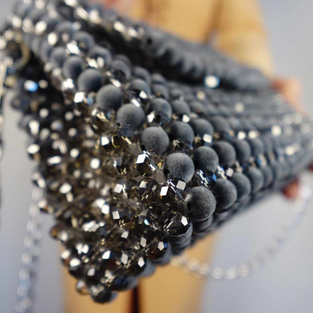 Grey Velvet din margele de catifea si cristale